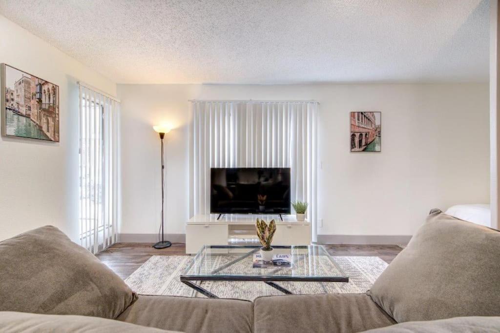Lux Suite /King Bed /Free Parking/Pool/First Floor Houston Exterior foto
