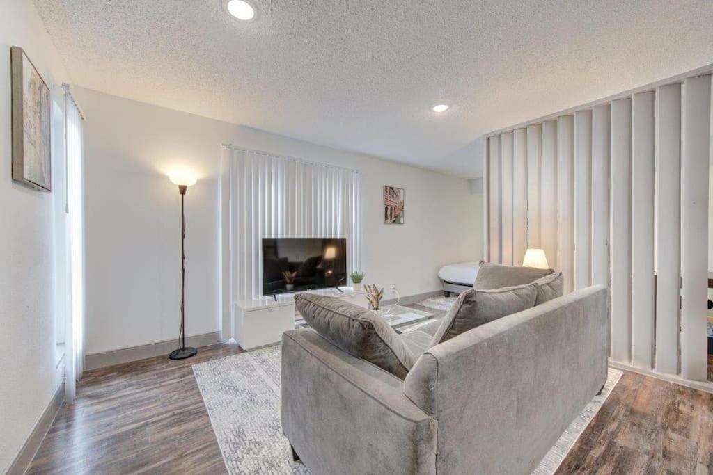 Lux Suite /King Bed /Free Parking/Pool/First Floor Houston Exterior foto
