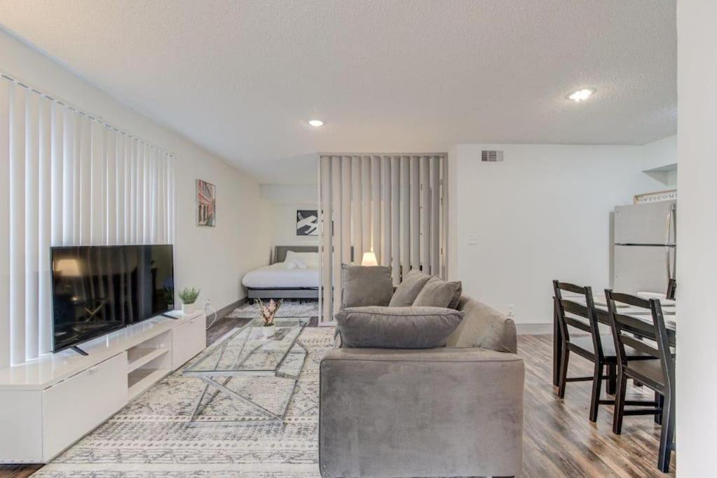Lux Suite /King Bed /Free Parking/Pool/First Floor Houston Exterior foto