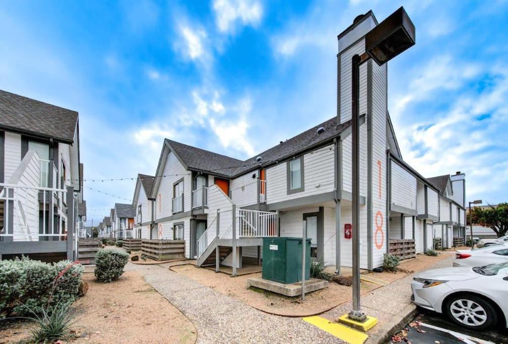 Lux Suite /King Bed /Free Parking/Pool/First Floor Houston Exterior foto