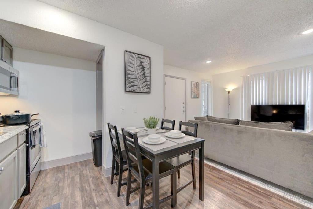 Lux Suite /King Bed /Free Parking/Pool/First Floor Houston Exterior foto